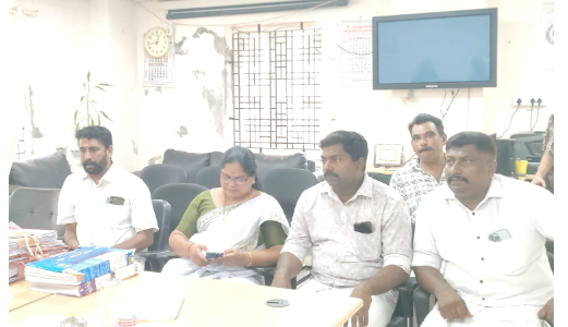 കൊല്ലം പാരിപ്പള്ളി മെഡിക്കൽ കോളേജിൽ സൂപ്രണ്ടിനെ ഉപരോധിച്ചു