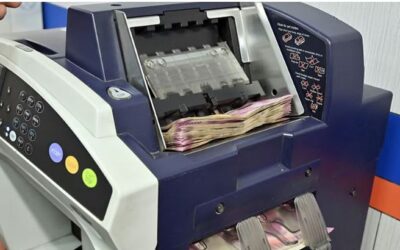 എണ്ണവില വില്ലനായി, രൂപയ്ക്ക് 18 പൈസയുടെ നഷ്ടം; സെന്‍സെക്‌സ് 450 പോയിന്റ് കുതിച്ചു