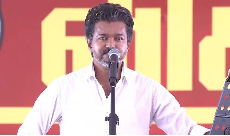 കുട്ടികളെ മുൻനിർത്തി വോട്ടഭ്യർഥന, വിജയ്ക്കെതിരെ ബാലാവകാശ കമ്മിഷനിൽ പരാതി