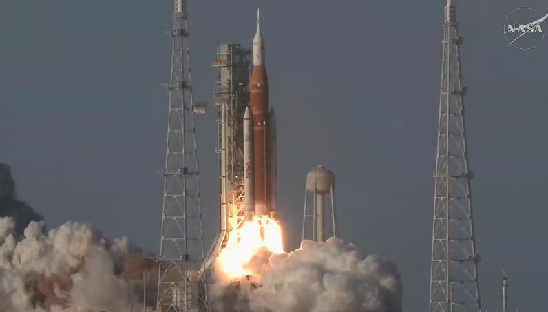 ചരിത്രത്തിലേക്ക് കുതിച്ച് പൊങ്ങി ‘ആർട്ടെമിസ് 2’; മനുഷ്യൻ വീണ്ടും ‘ചന്ദ്രനിലേക്ക്’