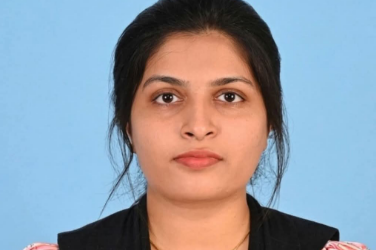 ലിഫ്റ്റ് ചോദിച്ച് ബൈക്കിൽ കയറി; യുവതിയ്ക് ദാരുണാന്ത്യം