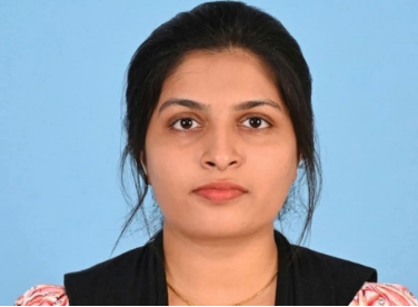 ലിഫ്റ്റ് ചോദിച്ച് ബൈക്കിൽ കയറി; യുവതിയ്ക് ദാരുണാന്ത്യം