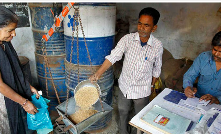 ഏപ്രില്‍ മാസത്തെ റേഷന്‍ നാളെ മുതല്‍; മെയ് മാസത്തെ വിഹിതവും മുന്‍കൂറായി വാങ്ങാം