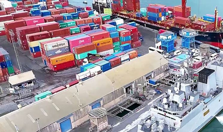 വില വര്‍ധന തടയാന്‍ കേന്ദ്ര ഇടപെടല്‍; പെട്രോ കെമിക്കല്‍ ഉല്‍പ്പന്നങ്ങളെ കസ്റ്റംസ് തീരുവയില്‍ നിന്ന് ഒഴിവാക്കി