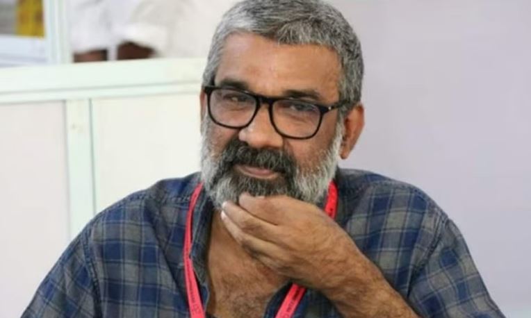 നടന്റെ കാറില് സംസ്ഥാനം വിടാന് ശ്രമം, രാത്രി റോഡില് വാഹനം തടഞ്ഞ് പൊലീസ്, ‘മിന്നല് നീക്ക’ത്തില് രഞ്ജിത്ത് കുടുങ്ങി