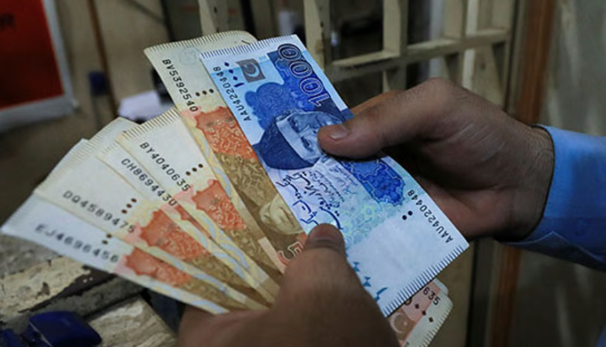 യുഎഇയുടെ വായ്പ തിരിച്ചടയ്ക്കാന് പാകിസ്ഥാന്; കൊടുക്കേണ്ടത് 3.25 ലക്ഷം കോടി രൂപ