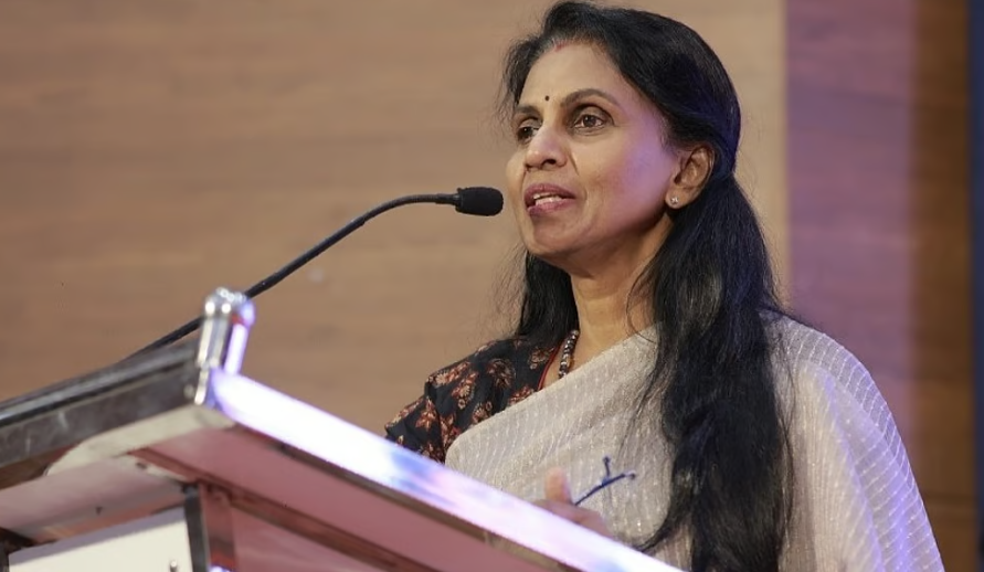 വട്ടിയൂര്‍ക്കാവിലെ പരിപാടിയില്‍ കേന്ദ്രമന്ത്രി പേര് പരാമര്‍ശിച്ചില്ല; ആര്‍ ശ്രീലേഖ വേദിയില്‍ നിന്ന് ഇറങ്ങിപ്പോയി