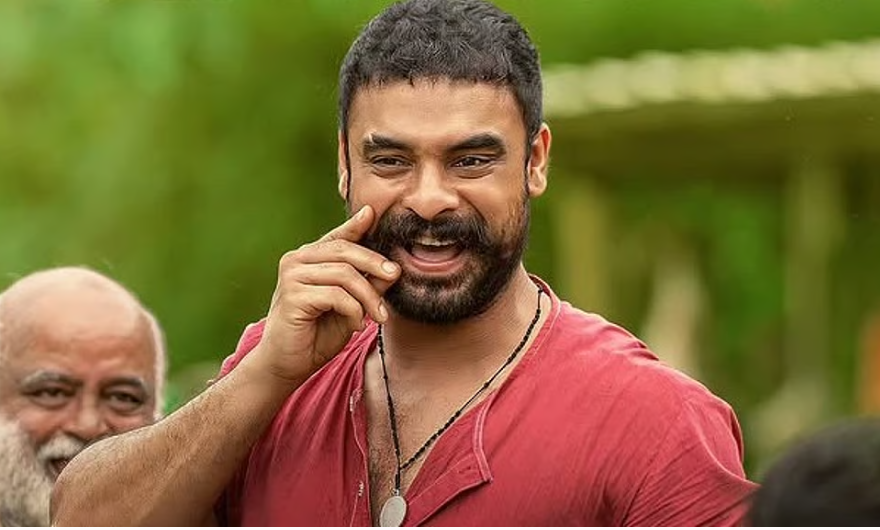 ടൊവിനോ ചിത്രത്തിന് സെൻസർ സർട്ടിഫിക്കറ്റ് ലഭിച്ചില്ല; ‘പള്ളിച്ചട്ടമ്പി’ റിലീസ് മാറ്റി, പുതിയ തീയതി