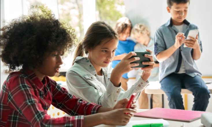 അവധിക്കാലമാണ്…മക്കളുടെ ഓൺലൈൻ സുരക്ഷയും നാം ഉറപ്പാക്കേണ്ടതുണ്ട്. മാതാപിതാക്കൾ ശ്രദ്ധിക്കേണ്ടവ….