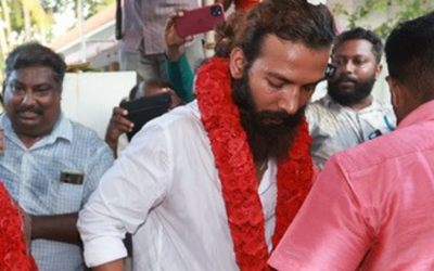 കുംഭമേള വൈറല്‍ പെണ്‍കുട്ടിയുടെ വയസ് 18 തന്നെ, ജനന സര്‍ട്ടിഫിക്കറ്റ് തിരുത്തിയത് പിന്നീടെന്ന് പൊലീസ്