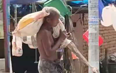 മരിച്ചുപോയ സഹോദരിയുടെ പണം പിന്‍വലിക്കാനെത്തി, ഉടമ നേരിട്ടെത്തണമെന്ന് ബാങ്ക്; അസ്ഥികൂടം തോളിലേറ്റി ബാങ്കിലെത്തി വയോധികന്‍