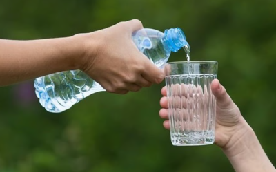 നിർജ്ജലീകരണം തടയാൻ വെള്ളം മാത്രം കുടിച്ചു, യുവാവ് ഐസിയുവിൽ!