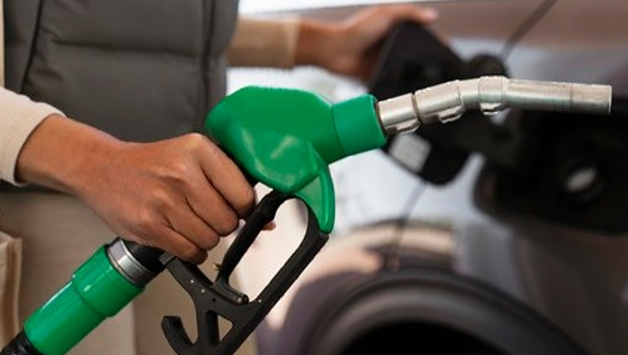 യുഎഇയില്‍ പെട്രോള്‍ വില കൂട്ടി; പുതുക്കിയ നിരക്ക് ഇങ്ങനെ