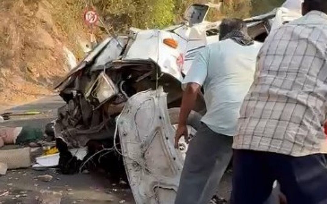 വാൽപ്പാറയിൽ വാഹനാപകടം; 8 മലയാളികൾക്ക് ദാരുണാന്ത്യം