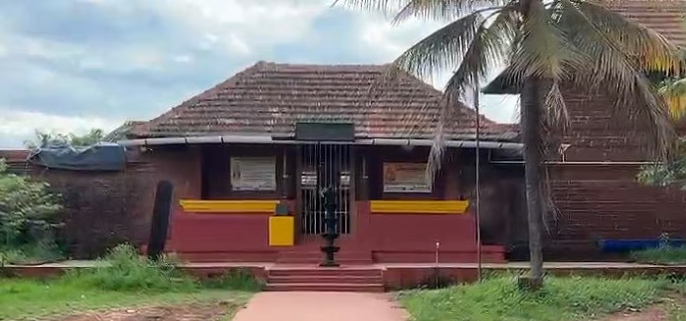 കണ്ണൂർ ചാലാട് ധർമ്മശാസ്താ ക്ഷേത്രത്തിൽ കവർച്ച; സുരക്ഷാ ജീവനക്കാരനെ പൂട്ടിയിട്ട് ഭണ്ഡാരങ്ങളും വഴിപാട് കൗണ്ടറും തകർത്തു