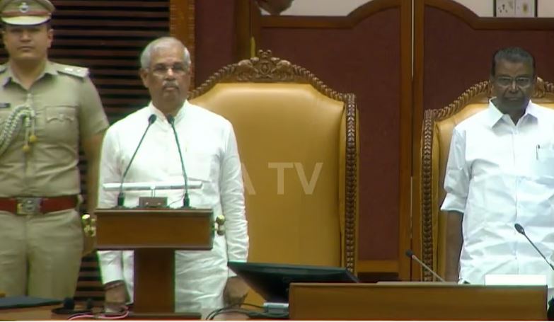 ചരിത്രത്തിലാദ്യമായി ‘വന്ദേമാതര’ത്തോടെ തുടക്കം, മുഴുവന്‍ ആലപിച്ചില്ല; ഗവര്‍ണര്‍ നയം പ്രഖ്യാപിക്കുന്നു
