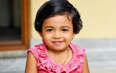 റോഡരികിൽ സ്കൂട്ടർ നിർത്തി നിൽക്കുകയായിരുന്ന കുടുംബത്തിലേക്ക് മിനി ലോറി പാഞ്ഞുകയറി; നാല് വയസുകാരിക്ക് ദാരുണാന്ത്യം