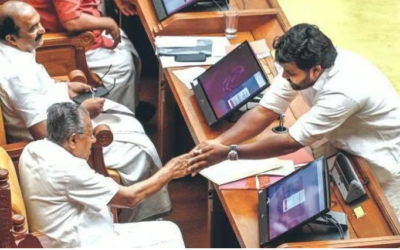 മധുര പ്രതികാരം! പിണറായിക്ക് കൈ കൊടുത്ത് എ ഡി തോമസ്