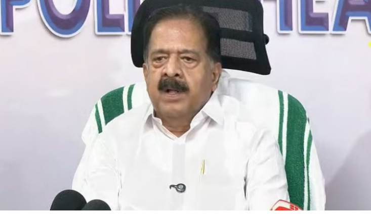 വരുന്നവരെ ഗുഡ് മോര്‍ണിങ് പറഞ്ഞ് സ്വീകരിക്കും, പൊലീസ് സ്റ്റേഷനുകള്‍ ജനസേവാ കേന്ദ്രങ്ങളാക്കും: രമേശ് ചെന്നിത്തല