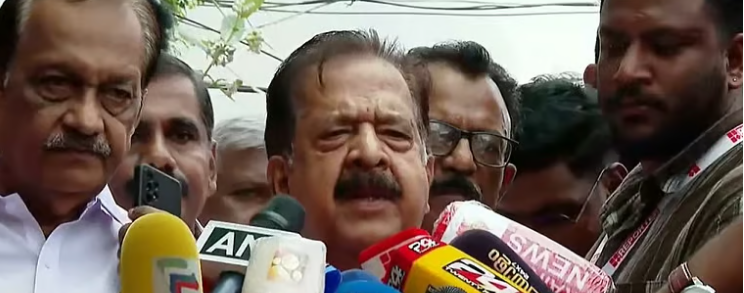 ഇഡി റെയ്ഡില് കേരള പൊലീസിന് ഒരു അറിവുമില്ല, കൂട്ടുകെട്ട് ഉണ്ടാക്കിയവര്ക്ക് ഇപ്പോള് എന്തു പറ്റി? : രമേശ് ചെന്നിത്തല
