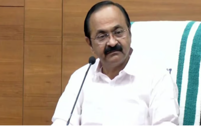 ‘സതീശന്‍ ആദ്യമായി ഒരു കാര്യം പറയുകയല്ലേ, മോദി ഫോണ്‍ എടുത്ത് കുത്തി’; പരിഹസിച്ച് മുഖ്യമന്ത്രി