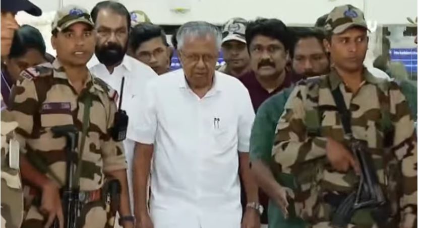 ഔദ്യോഗിക വാഹനം ഉപേക്ഷിച്ചു, അകമ്പടിയുമില്ലാതെ തിരുവനന്തപുരത്ത്; പിണറായി വിജയന്‍ ഇനി ചിന്താ ഫ്‌ലാറ്റില്‍