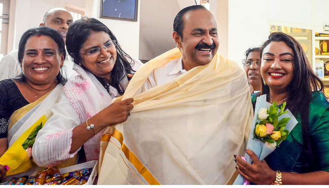 സതീശനെ മുഖ്യമന്ത്രി ആക്കണം; പ്രവർത്തകർ തെരുവിൽ