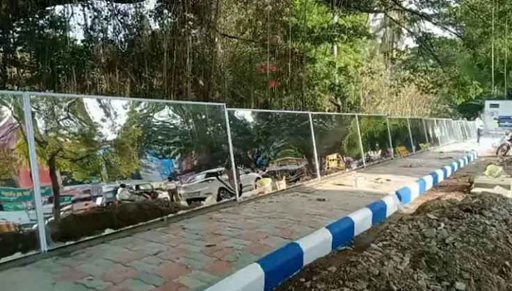 മൂത്രമൊഴിക്കുന്നവരെ കൊണ്ട് പൊറുതിമുട്ടി; ചുറ്റും ‘കണ്ണാടി മതില്‍’; ഇനി എല്ലാം നാട്ടുകാര്‍ കാണും