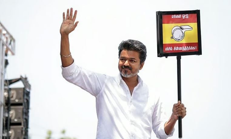 എഐഎഡിഎംകെ പിളര്‍പ്പിലേക്ക് ?, വിജയിനെ പിന്തുണയ്ക്കണമെന്ന് ഭൂരിപക്ഷം എംഎല്‍എമാര്‍; തമിഴ്‌നാട്ടില്‍ വീണ്ടും ട്വിസ്റ്റ്