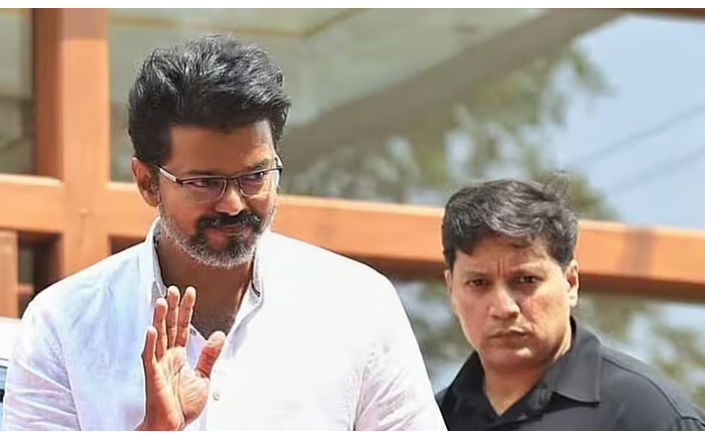 നിഴലായി നിന്നു, വിജയ്‌യുടെ സുരക്ഷയ്ക്കു പിന്നിലെ ആ മലയാളി സാന്നിധ്യം