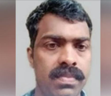 മഴ നനയാതിരിക്കാൻ ടിപ്പറിന്റെ അടിയിൽ നിന്നു; ഡംപ് ബോക്സ് താഴേക്ക് വീണ് അപകടം; യുവാവിന് ദാരുണാന്ത്യം