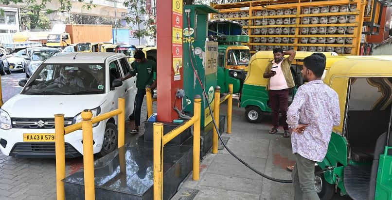 സിഎന്ജി വിലയും കൂട്ടി; രണ്ടാഴ്ചയ്ക്കിടെ നാലാമത്തെ വര്ധന