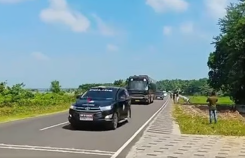 മുഖ്യമന്ത്രിയുടെ കറുത്ത ഇന്നോവ കാര്‍ മാറുന്നു; സതീശന്‍ ആവശ്യപ്പെട്ടത് വെള്ള ഇന്നോവ ക്രിസ്റ്റ