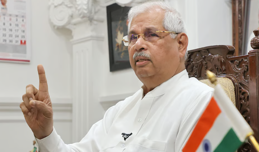 ഗവര്‍ണറുടെ വാഹനവ്യൂഹം വെട്ടിക്കുറച്ചു; ഒന്‍പതില്‍നിന്ന് ആറിലേക്ക്