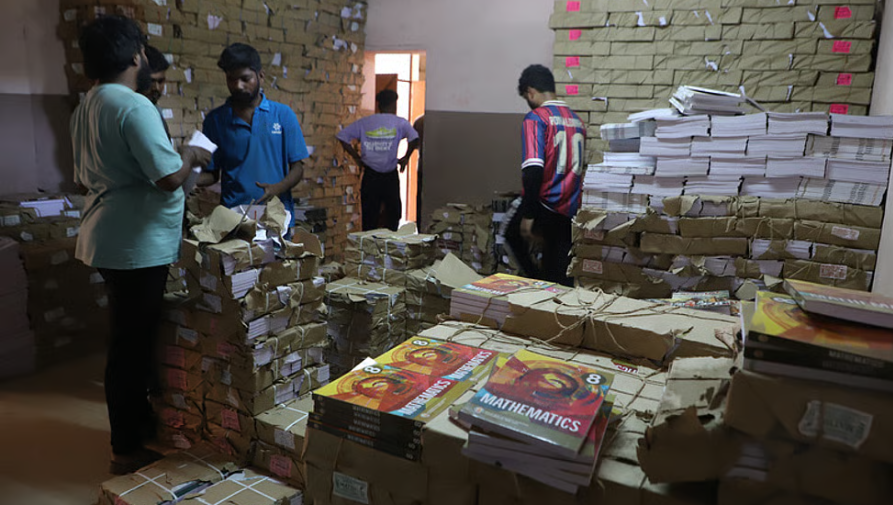 സംസ്ഥാനത്ത് സ്കൂൾ തുറക്കാൻ രണ്ടാഴ്ച; 6 മുതൽ 8 വരെ ക്ലാസുകളിലെ പാഠപുസ്തക വിതരണം 45 ദിവസത്തോളം വൈകും