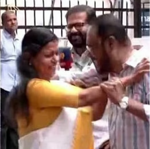 ‘വിജയലഹരിയില് പരിസരബോധം മറന്നു, നടത്തിയത് പിതൃതുല്യമായ സ്നേഹ പ്രകടനം; സ്ത്രീലമ്പടനായി ചിത്രീകരിച്ചത് വേദനിപ്പിച്ചു’