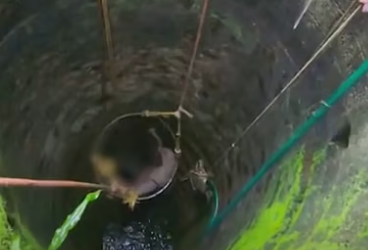 അമ്മയും കുഞ്ഞും കിണറ്റില്‍ വീണു, രക്ഷിക്കാന്‍ ചാടി അയല്‍വാസി; കയറില്‍ പിടിച്ചു നിന്ന മൂന്നുപേരെയും രക്ഷപ്പെടുത്തി അഗ്നിശമന സേന