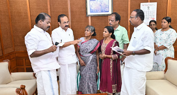 ‘സർക്കാർ പൂർണ പിന്തുണ നൽകും’ മധുവിന്റെ കുടുംബത്തിന് ഉറപ്പുനൽകി മുഖ്യമന്ത്രി