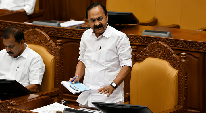 ‘ട്രഷറിയിൽ 6,000 കോടിയുണ്ടെന്ന കഥകൾ ജനങ്ങളെ തെറ്റിദ്ധരിപ്പിക്കാൻ’; കിഫ്ബി വരുത്തിവെച്ചത് 56,000 കോടിയുടെ ബാധ്യതയെന്ന് മുഖ്യമന്ത്രി