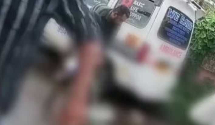 അമ്മയ്‌ക്കൊപ്പം സ്‌കൂട്ടറില്‍ പോകുമ്പോള്‍ എതിരെ വന്ന വാഹനത്തില്‍ തട്ടി; ടിപ്പര്‍ ലോറിയുടെ അടിയില്‍പ്പെട്ട് 14കാരന്‍ മരിച്ചു