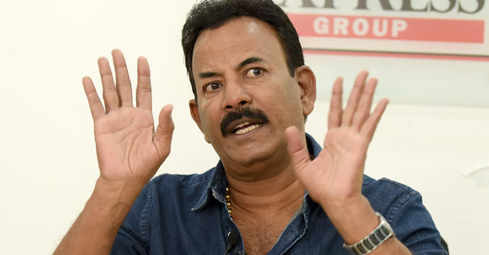മേജര് രവിക്കെതിരെ അന്വേഷണം വേണം; ആഭ്യന്തര മന്ത്രിക്ക് പരാതി നല്കി പിണറായി വിജയന്