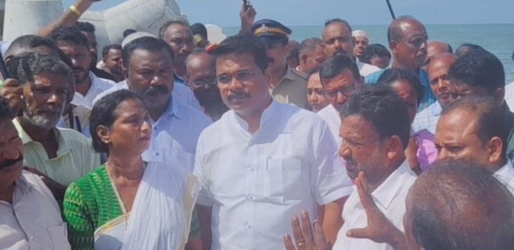ഫിഷറീസ് വകുപ്പ് മന്ത്രി മുതലപ്പൊഴി സന്ദർശിച്ചു.