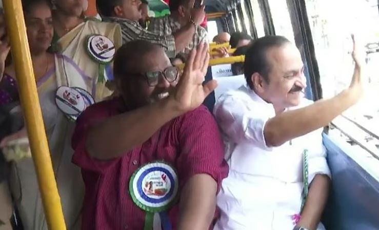 കെഎസ്ആര്‍ടിസിയിലെ സൗജന്യയാത്രയ്ക്ക് തുടക്കം