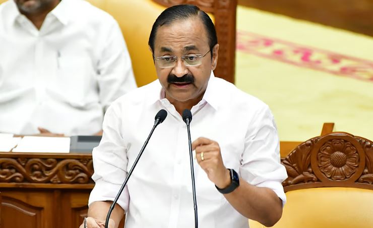 എല്ലാ കുടുംബങ്ങൾക്കും 25 ലക്ഷം രൂപ ഇൻഷുറൻസ്, ഉമ്മൻ ചാണ്ടി ഇൻഷുറൻസ് പദ്ധതിക്ക് 10 കോടി രൂപ
