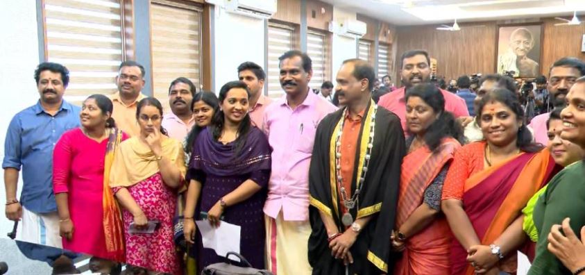 ഹൈക്കോടതി റദ്ദാക്കിയ സത്യപ്രതിജ്ഞ വീണ്ടും; തിരുവനന്തപുരം കോർപ്പറേഷനിലെ 19 ബിജെപി കൗൺസിലർമാർ ചുമതലയേറ്റു