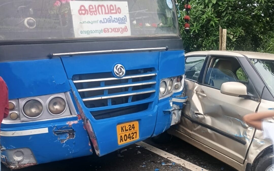 ആറ്റിങ്ങൽ പൂവൻപാറയിൽ വാഹനങ്ങൾ തമ്മിൽ കൂട്ടയിടി