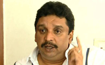 വനംമന്ത്രിയെ വിറപ്പിച്ച് ഒറ്റയാൻ; ഉദ്യോഗസ്ഥരെത്തി ആനയെ തുരത്തി