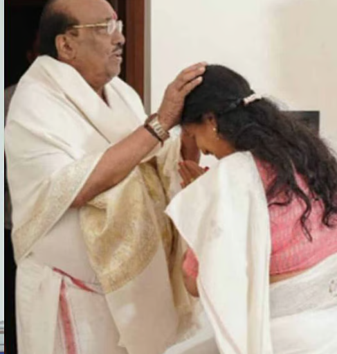വെള്ളപ്പള്ളിയുമായുള്ള കൂടിക്കാഴ്ച; വിമര്ശിക്കുന്നവര്ക്ക് പാര്ട്ടി പലതാണേലും മതം ഒന്ന്: അഖില് മാരാര്