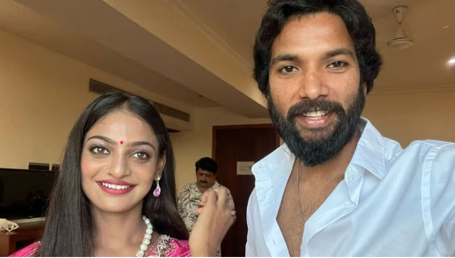 ‘കേരളത്തിലായത് ഭാഗ്യം’;കുംഭമേള വൈറല്‍ താരത്തിനും ഭര്‍ത്താവിനും ആശ്വാസം; അറസ്റ്റ് തടഞ്ഞ് ഹൈക്കോടതി