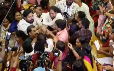 തിരുവനന്തപുരം കോര്‍പ്പറേഷനില്‍ കയ്യാങ്കളി, ബിജെപി- യുഡിഎഫ് അംഗങ്ങള്‍ ഏറ്റുമുട്ടി; ഹാജര്‍ രജിസ്റ്ററിനായി പിടിവലി